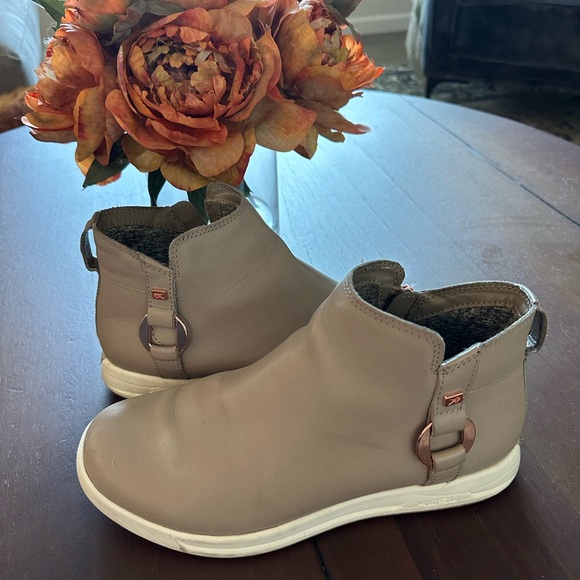 KURU Shoes - Kuru Cloud High Top Zipper Boot Sneakers